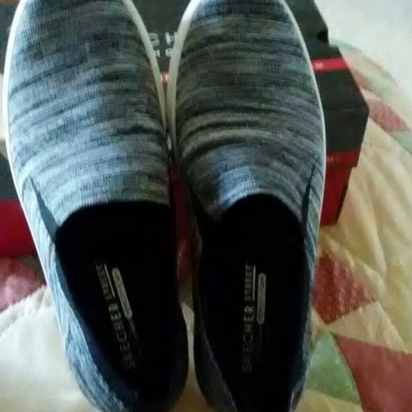 2 new pairs of Skechers size 9 - Picture 1 of 8
